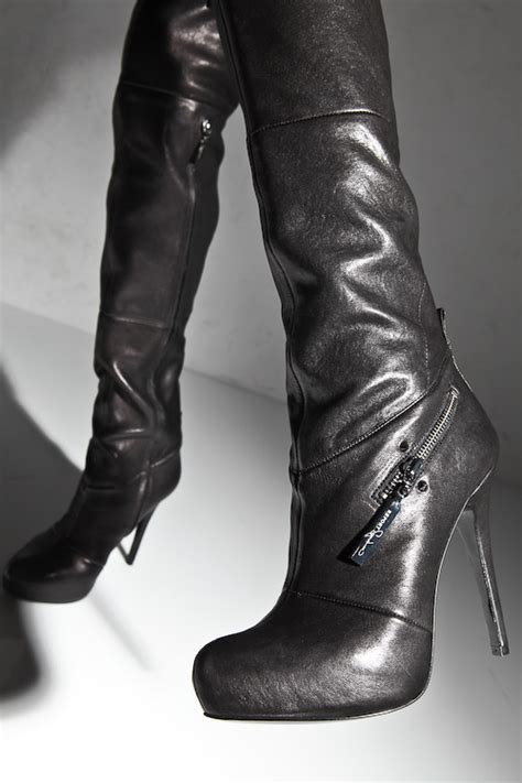 Report Signature Thigh High Leather Boots .